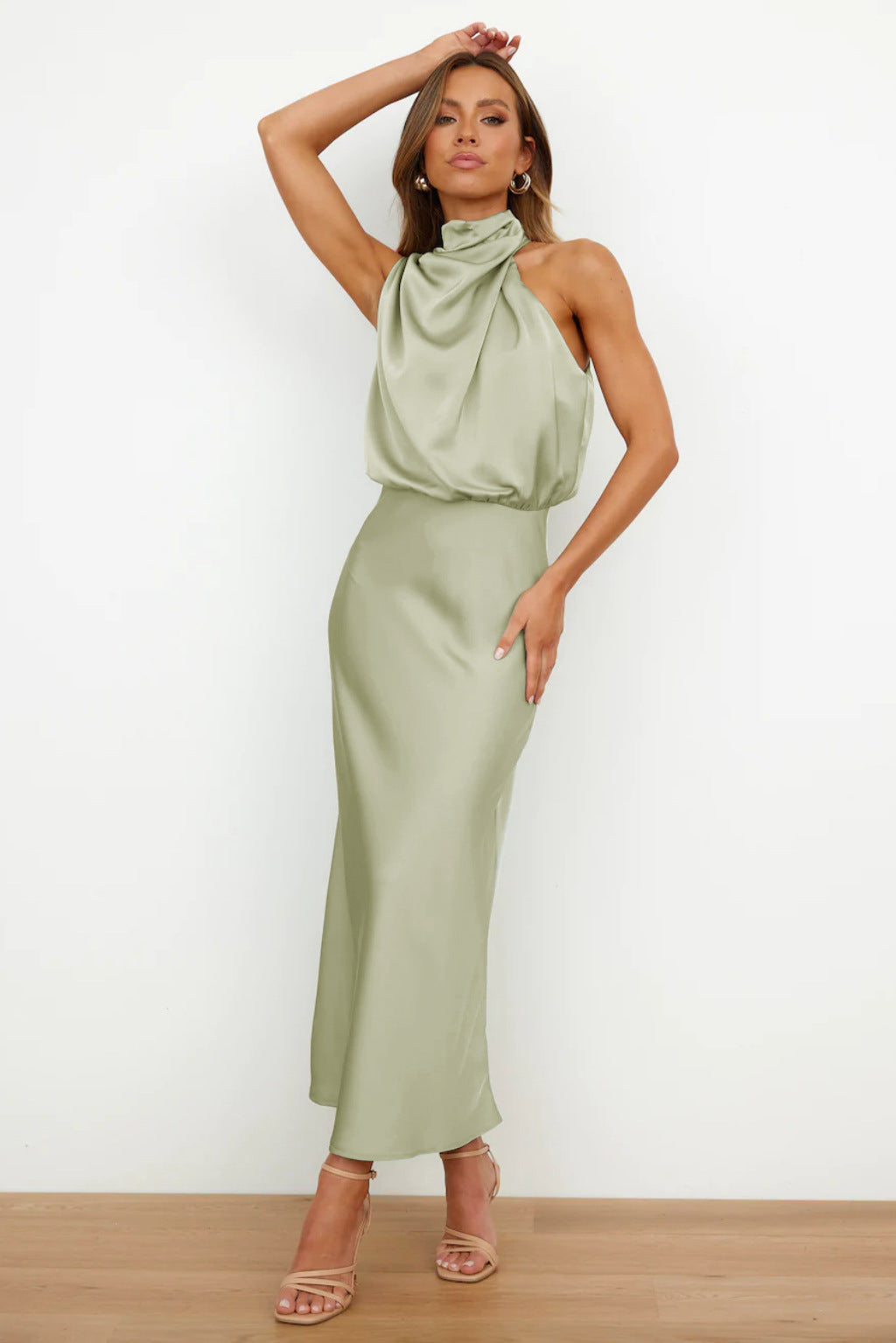 Carlina | Langes Satin-Kleid mit Neckholder