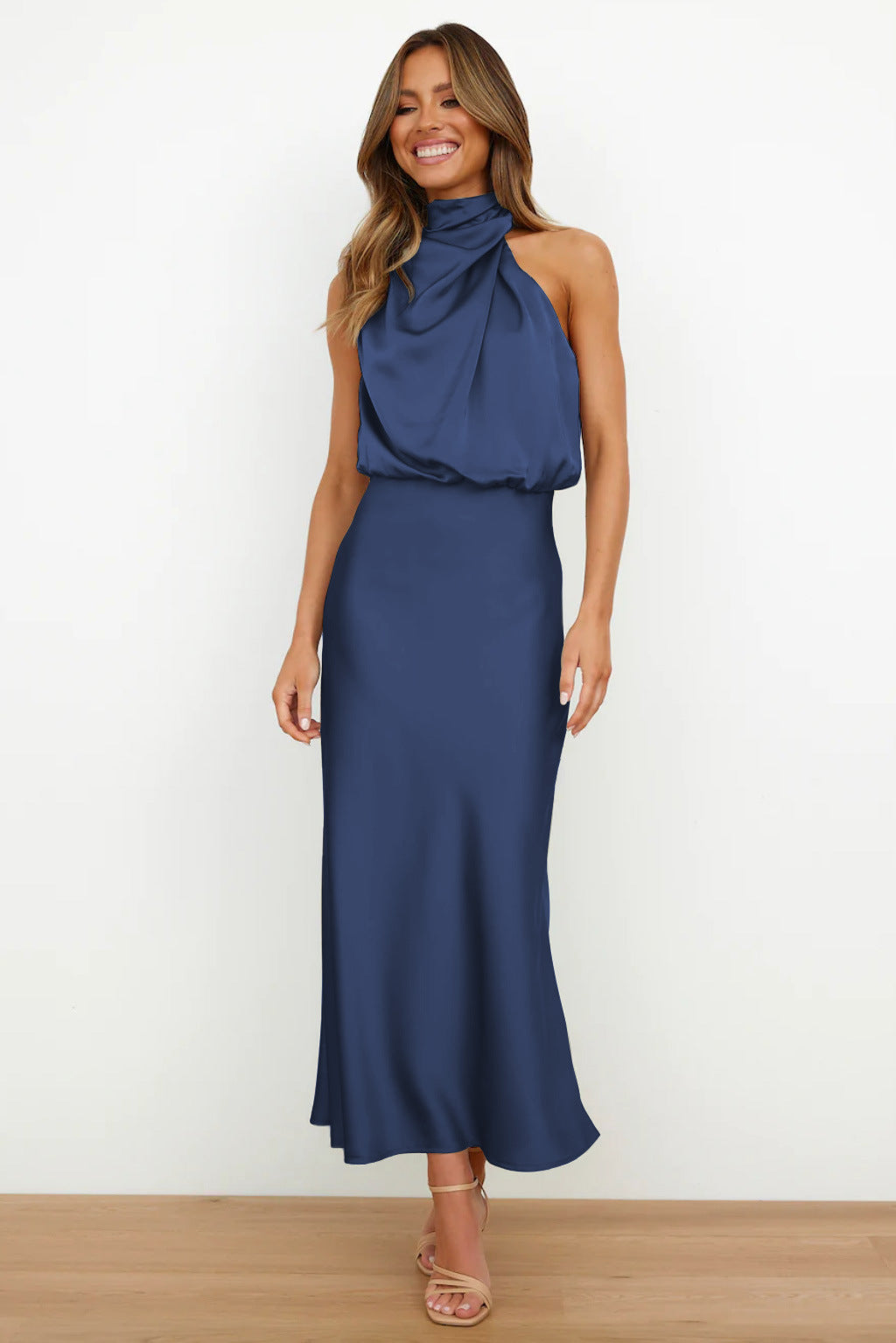 Carlina | Halterneck Lang Satin Kleid