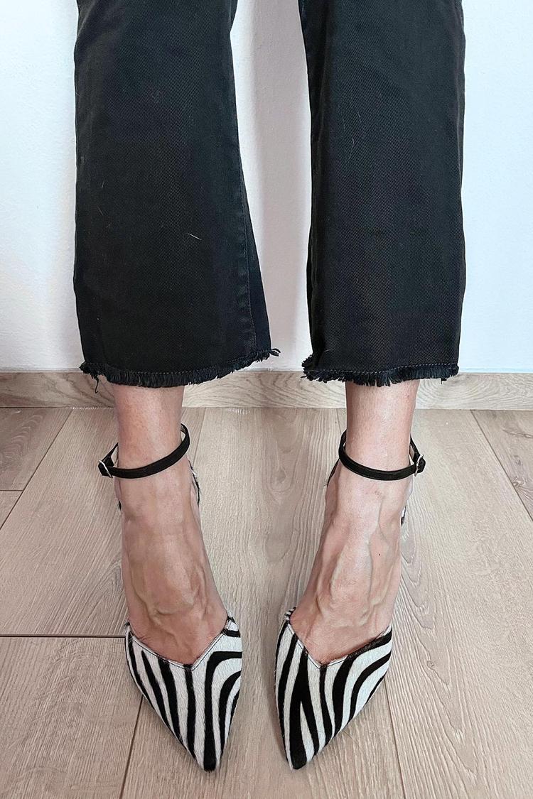ZEBRA-MUSTER PUMPS MIT KNÖCHELRIEMEN
