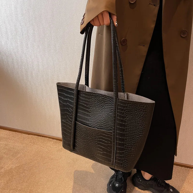 Betina™ - Croc Schultertasche aus Leder